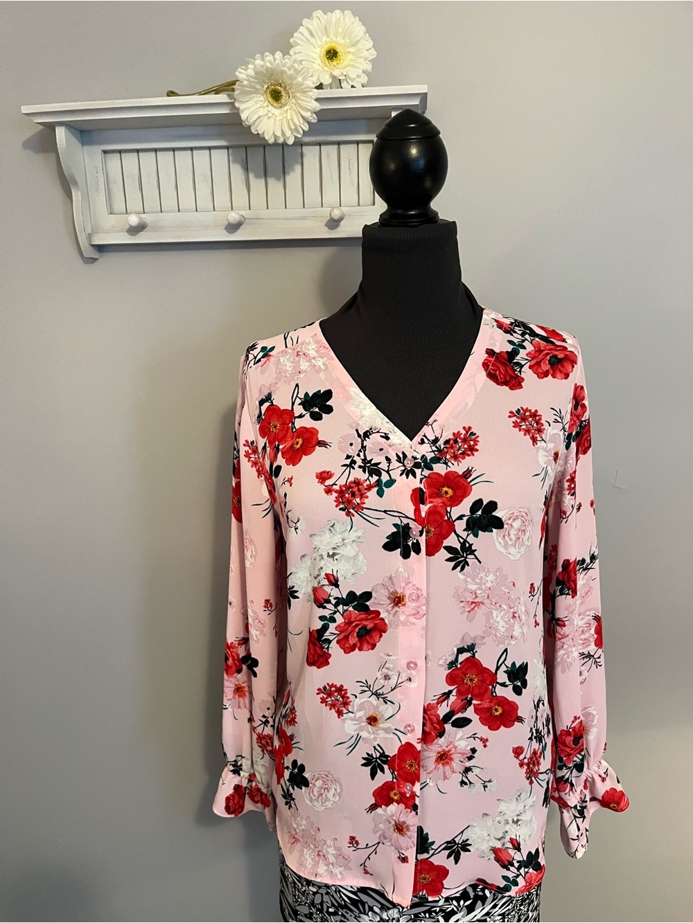 T Tahari Pink Floral Top with Bold Red Flowers EUC